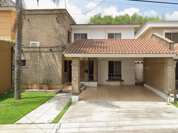CASA EN SAN PEDRO GARZA EN MONTERREY MUY AMPLIA, ACABADOS DE LUJO, CUENTA CON TODOS LOS SERVICIOS Y AMENIDADES.
