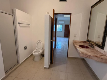 CASA EN SAN PEDRO GARZA EN MONTERREY MUY AMPLIA, ACABADOS DE LUJO, CUENTA CON TODOS LOS SERVICIOS Y AMENIDADES.