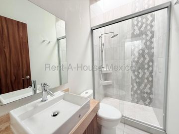 Casa en renta con 3 Hab, 3 Baños en Altos del Marques, Queretaro, Mexico.