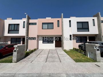 Casa en renta con 3 Hab, 3 Baños en Altos del Marques, Queretaro, Mexico.