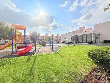 Casa en renta con 3 Hab, 3 Baños en Altos del Marques, Queretaro, Mexico.