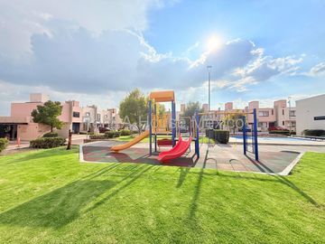 Casa en renta con 3 Hab, 3 Baños en Altos del Marques, Queretaro, Mexico.