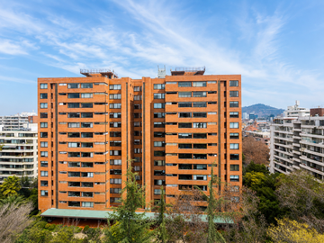 Se Vende Espacioso Y Remodelado 2d+2estacion. Providencia