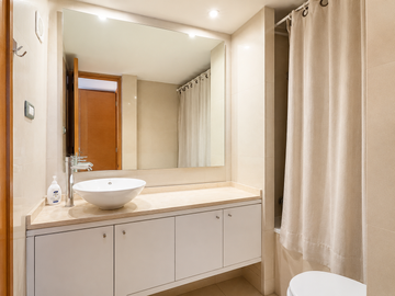 Se Vende Espacioso Y Remodelado 2d+2estacion. Providencia