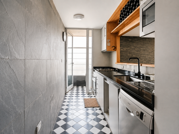 Se Vende Espacioso Y Remodelado 2d+2estacion. Providencia