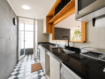 Se Vende Espacioso Y Remodelado 2d+2estacion. Providencia