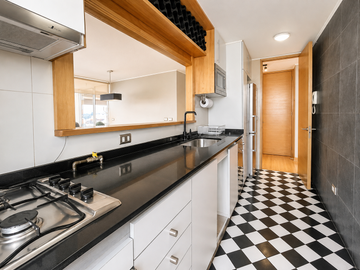 Se Vende Espacioso Y Remodelado 2d+2estacion. Providencia
