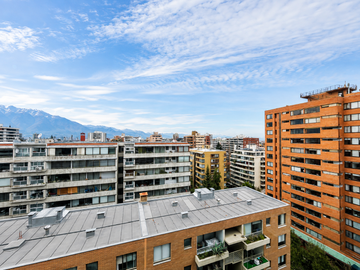 Se Vende Espacioso Y Remodelado 2d+2estacion. Providencia