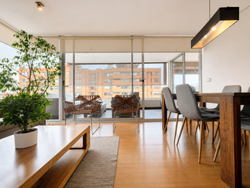 Se Vende Espacioso Y Remodelado 2d+2estacion. Providencia