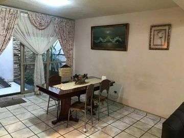 HERMOSA CASA EN CLAVERIA, AZCAPOTZALCO, EN REMATE