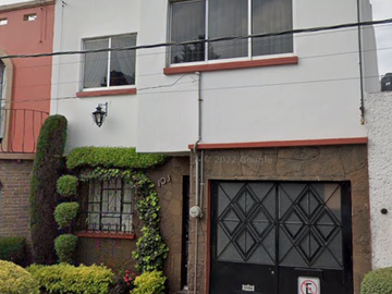 HERMOSA CASA EN CLAVERIA, AZCAPOTZALCO, EN REMATE