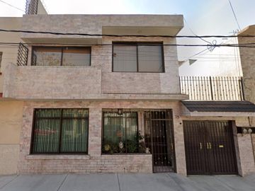 HERMOSA CASA EN  TEPEYAC INSURGENTES, GUSTAVO A. MADERO, EN REMATE