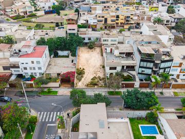 OPORTUNIDAD | Casa como terreno en venta en La Aurora, Miraflores | 301 m² | US$499,000