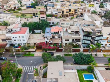 OPORTUNIDAD | Casa como terreno en venta en La Aurora, Miraflores | 301 m² | US$499,000