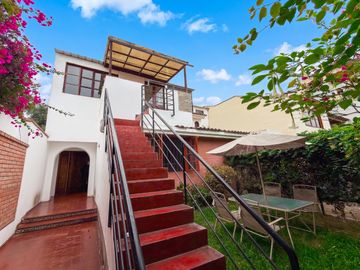 OPORTUNIDAD | Casa como terreno en venta en La Aurora, Miraflores | 301 m² | US$499,000