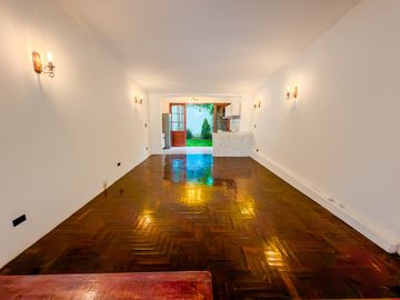 OPORTUNIDAD | Casa como terreno en venta en La Aurora, Miraflores | 301 m² | US$499,000