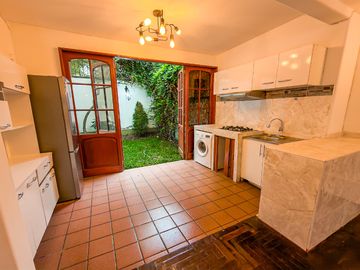 OPORTUNIDAD | Casa como terreno en venta en La Aurora, Miraflores | 301 m² | US$499,000