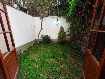 OPORTUNIDAD | Casa como terreno en venta en La Aurora, Miraflores | 301 m² | US$499,000