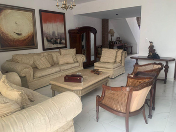 CASA EN SAN PEDRO GARZA EN MONTERREY MUY AMPLIA, ACABADOS DE LUJO, CUENTA CON TODOS LOS SERVICIOS Y AMENIDADES.