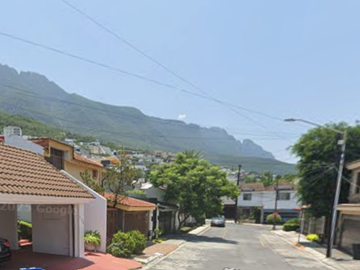 CASA EN SAN PEDRO GARZA EN MONTERREY MUY AMPLIA, ACABADOS DE LUJO, CUENTA CON TODOS LOS SERVICIOS Y AMENIDADES.