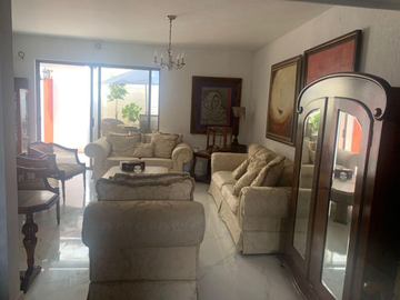 CASA EN SAN PEDRO GARZA EN MONTERREY MUY AMPLIA, ACABADOS DE LUJO, CUENTA CON TODOS LOS SERVICIOS Y AMENIDADES.