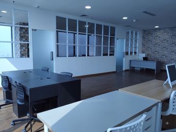 OFFICE SPACE PREMIUM HIGH FLOOR SOHO CAPITAL STRATEGIS MEWAH TERINTEGRASI MALL SEMI FURNISHED SIAP PAKAI