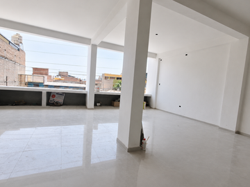 LOCAL COMERCIAL EN ALQUILER – AV. LAS FLORES | CERRO COLORADO