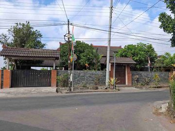 RUMAH BESAR TANAH LUAS DEKAT PINTU TOL JOGJA
