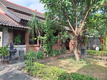 RUMAH BESAR TANAH LUAS DEKAT PINTU TOL JOGJA