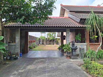 RUMAH BESAR TANAH LUAS DEKAT PINTU TOL JOGJA