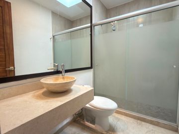 CASA EN VENTA EN HACIENDA VALBUENA LEON, GTO. ZONA NORTE. CASA CON TERRAZA TECHADA