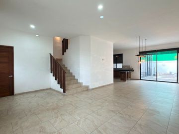 CASA EN RENTA EN HACIENDA VALBUENA LEON, GTO. ZONA NORTE. CASA CON TERRAZA TECHADA