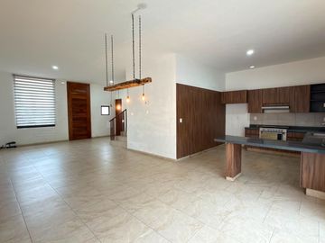 CASA EN RENTA EN HACIENDA VALBUENA LEON, GTO. ZONA NORTE. CASA CON TERRAZA TECHADA