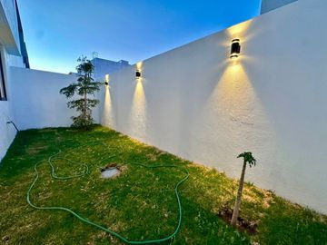 SOLARES, HERMOSA Y NUEVA CON AMPLIA RECAMARA Y BAÑO COMPLETOS EN PLANTA BAJA!!