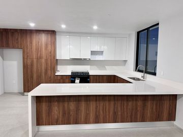 SOLARES, HERMOSA Y NUEVA CON AMPLIA RECAMARA Y BAÑO COMPLETOS EN PLANTA BAJA!!