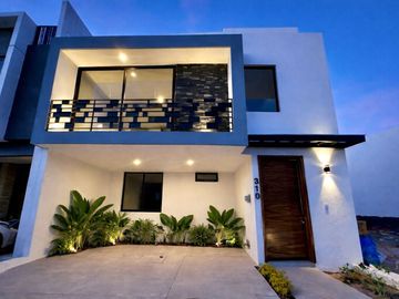 SOLARES, HERMOSA Y NUEVA CON AMPLIA RECAMARA Y BAÑO COMPLETOS EN PLANTA BAJA!!