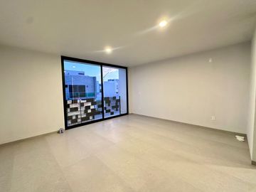 SOLARES, HERMOSA Y NUEVA CON AMPLIA RECAMARA Y BAÑO COMPLETOS EN PLANTA BAJA!!