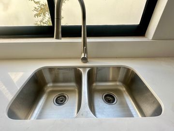 SOLARES, HERMOSA Y NUEVA CON AMPLIA RECAMARA Y BAÑO COMPLETOS EN PLANTA BAJA!!