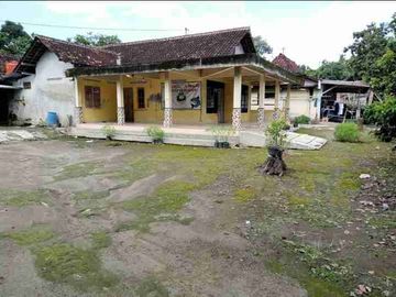 Murah banget, Macet di bank, pekarangan luas bonus Rumah masih layak huni dan kokoh di Seyegan, belakang Puskesmas Seyegan dkt RSA UGM, KAMPUS UTY, MALIOBORO, cocok utk hunian, homestay dan lain-lain