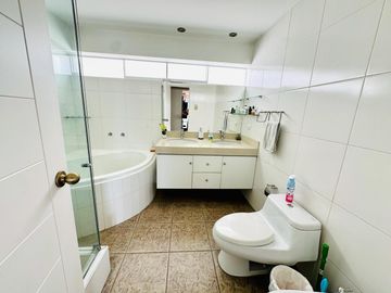 VENTA DUPLEX EN MONTERRICO SURCO, LIMA