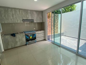 Excelente Casa en Venta con Roof Garden en Barrio El Calvario, Cuautlancingo