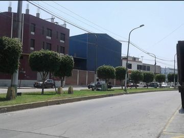 VENDO LOCAL INDUSTRIAL LISTO PARA OPERAR UBICADO EN EL CALLAO