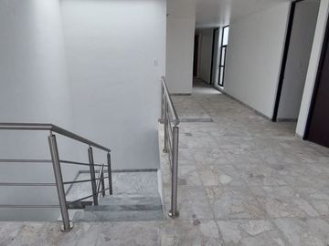 Se Renta Casa Grande en Santa Elena para Escuela u Oficinas