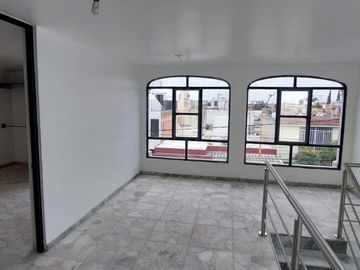 Se Renta Casa Grande en Santa Elena para Escuela u Oficinas