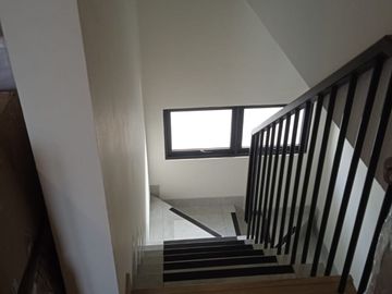 SEWA Rumah Attic Room Citra Garden Bintaro, Disewakan 3 Kamar 3 Lantai Ciputra CGB Sektor 7 6 5 Uville Jl Merpati Tangsel Serua Ciputat Kontrakan