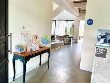 Dijual rumah dan usaha cafe di modernland tangerang