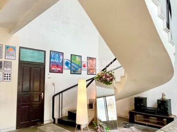Dijual rumah dan usaha cafe di modernland tangerang