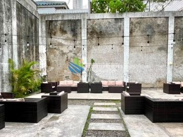 Dijual rumah dan usaha cafe di modernland tangerang