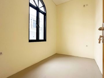 Rumah Ciracas House, Murah Mewah 2/1 LANTAI Baru, Jaktim Kota Jakarta Timur Dijual (APS)