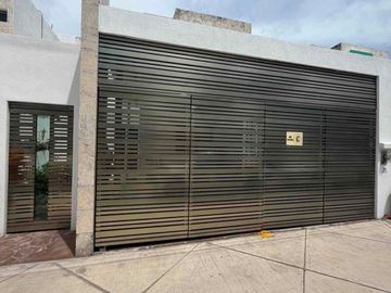 VENTA CASA SOBRE AV 135 CANCUN